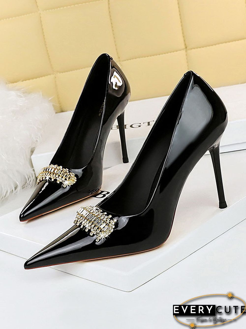 Pointed-Toe Shallow Cut Split-Joint Pumps