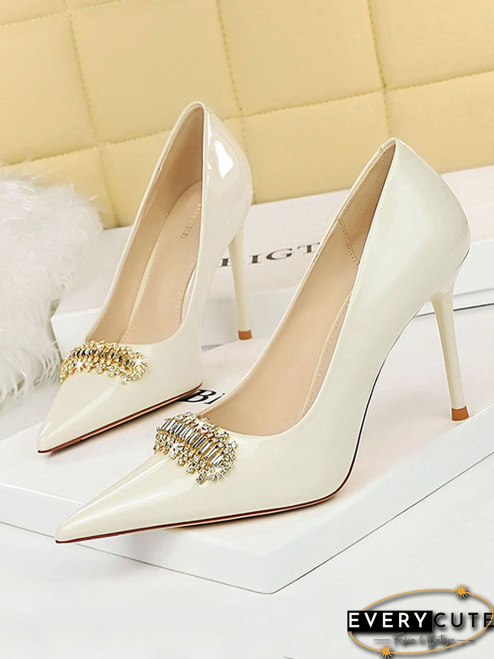 Pointed-Toe Shallow Cut Split-Joint Pumps