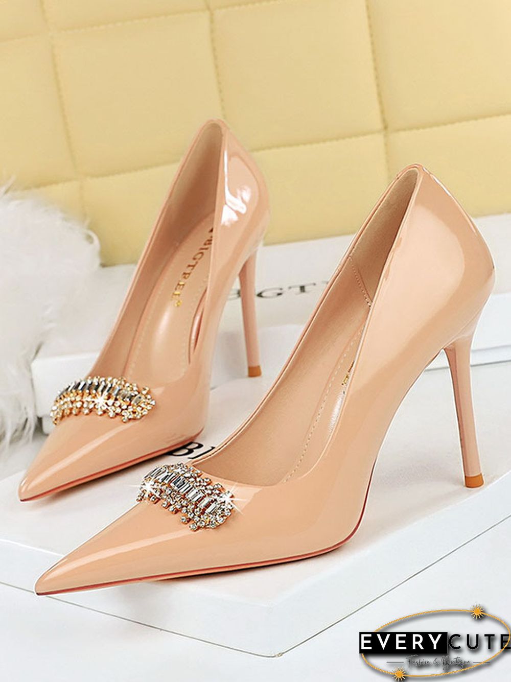 Pointed-Toe Shallow Cut Split-Joint Pumps