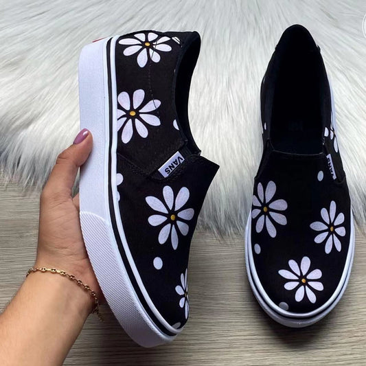 Fashion Slip-On Round Toe Print Canvas Shoes