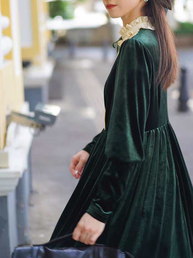 Imogen’s Holiday Vintage-style Velvet Dress with Embroidery