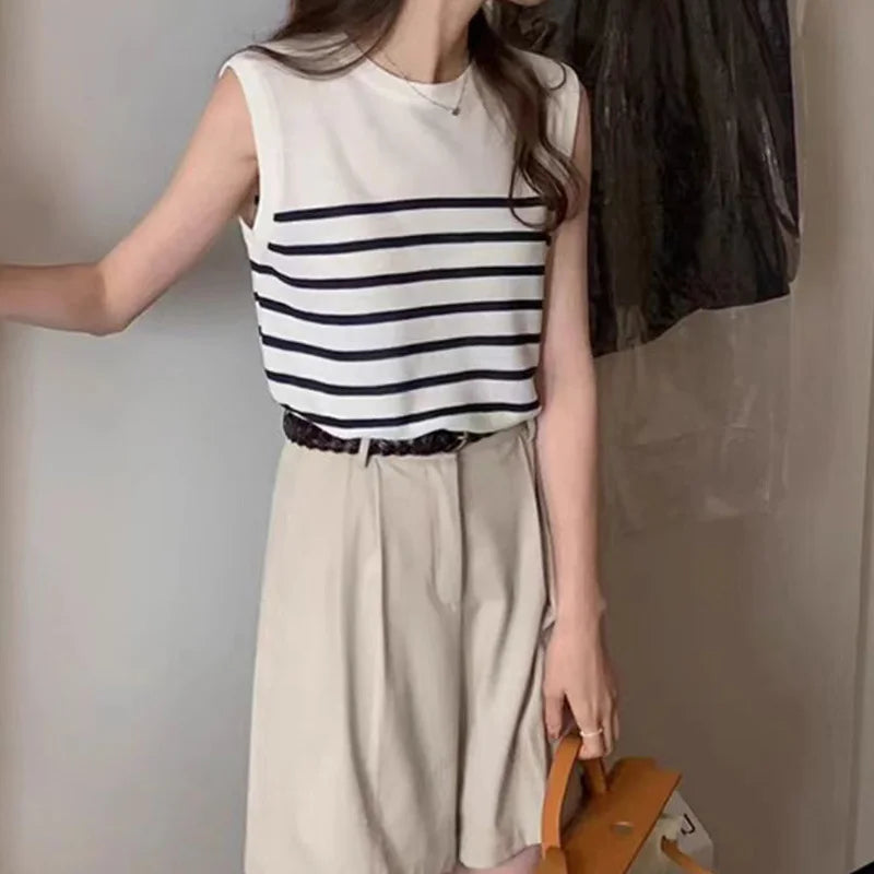 Paris Summer Outfits New Summer Elegant Fashion Korean Style Retro T-shirts for Women Loose Casual Sleeveless O Neck Striped Knitting Chic Tops