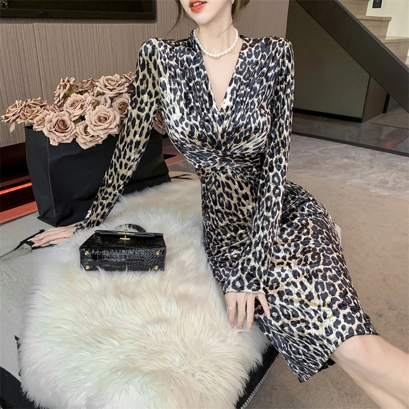 WARMMETA Woman Dress Leopard Printed V Neck Long Sleeve Autumn Winter Fashion French Style Slim Elegant Dresses Ladies Sexy