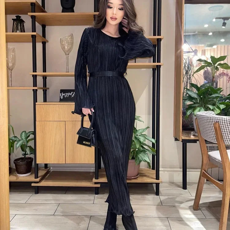 Europe and The United States Dresses Women's Models Fall New Round Neck Tie Flare Long-sleeved Long Section Pleated Long Skirt