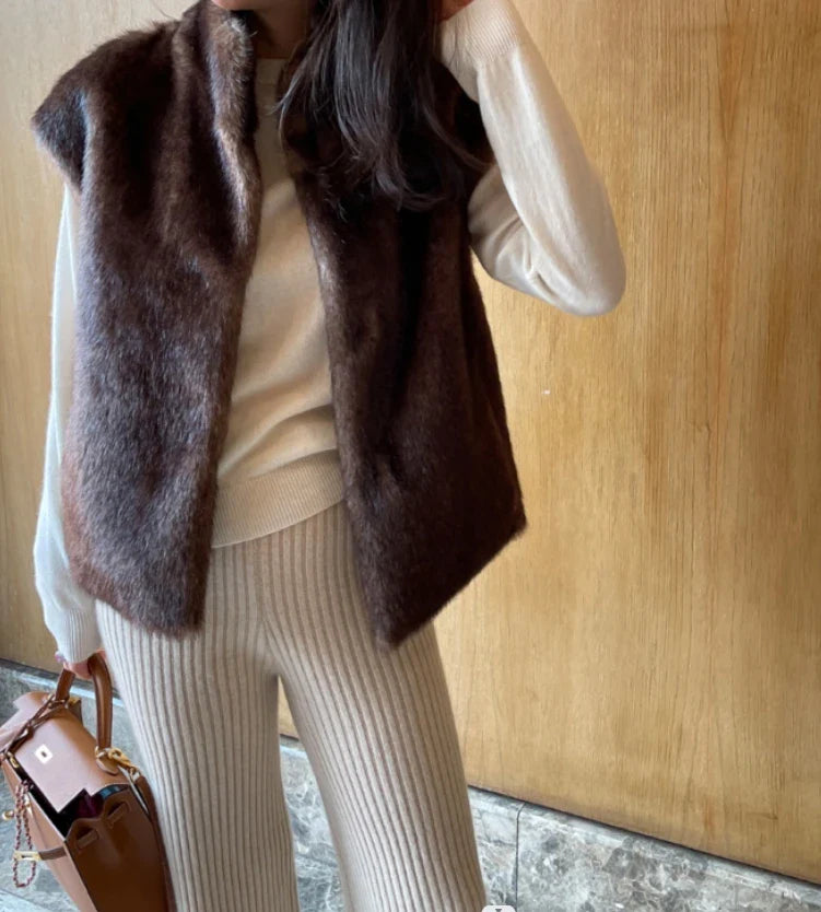 2023 Thicken Winter Faux Fur Vest Coat Fashion Loose Women Female Warm Fur Vest Jacket V-neck Casual Sleeveless Coats P801C