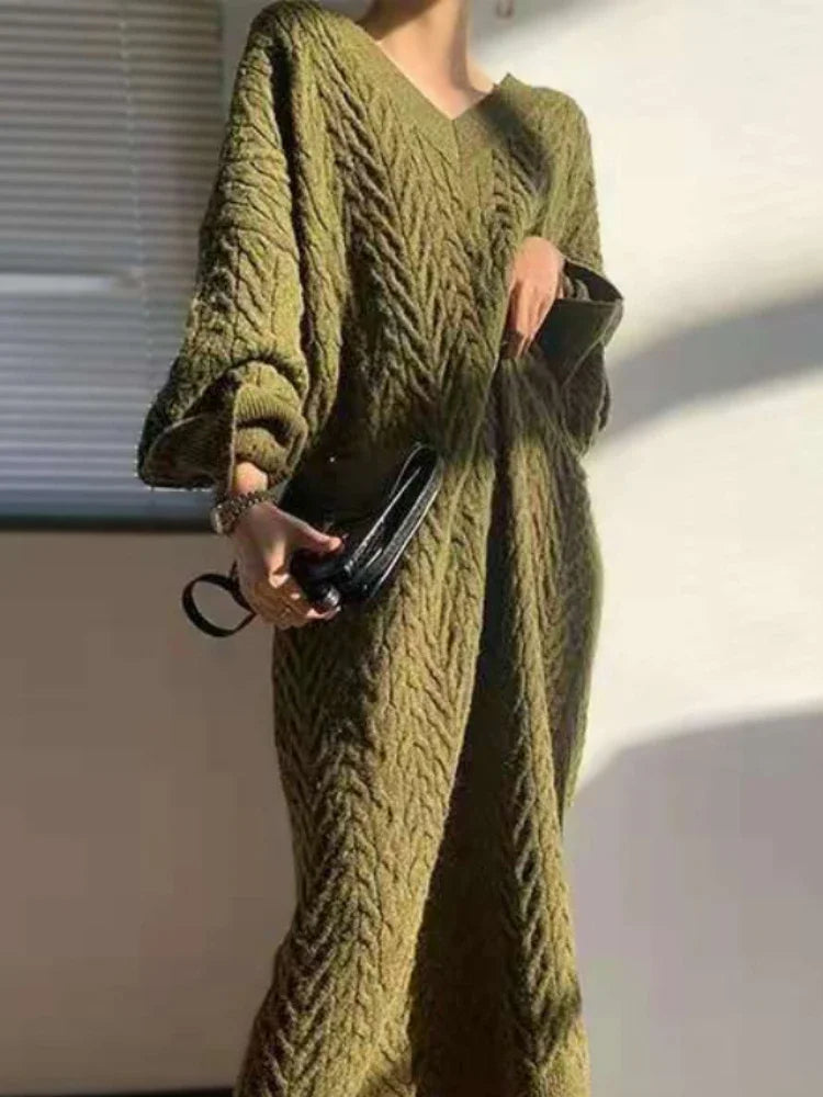 New in Women's Winter Sweater Long Dress 2023 Vintage Elegant V-Neck Pullover Knitted Fashionable Commuting Women's Clothing