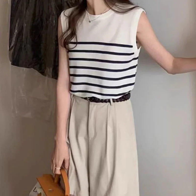 Paris Summer Outfits New Summer Elegant Fashion Korean Style Retro T-shirts for Women Loose Casual Sleeveless O Neck Striped Knitting Chic Tops