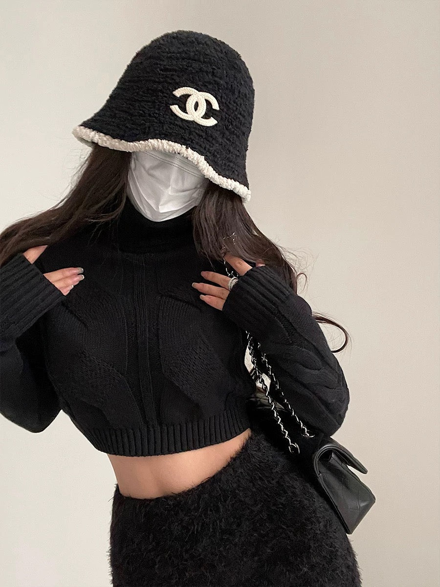 Londyn Solid Color Knitted Long Sleeve Turtleneck Cropped Sweater